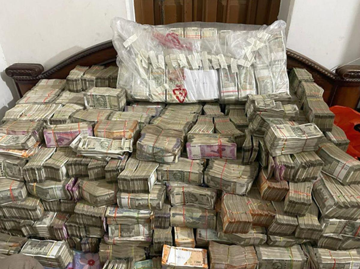 Rs 17cr Cash Seized In ED Raid On Kolkata based Gaming App Operators 