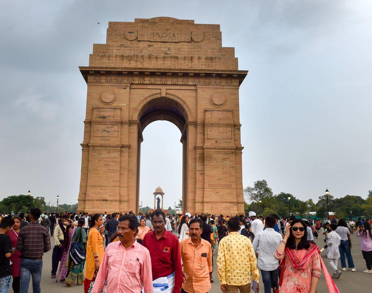 at-india-gate-visitors-miss-iconic-amar-jawan-jyoti-trendradars-india