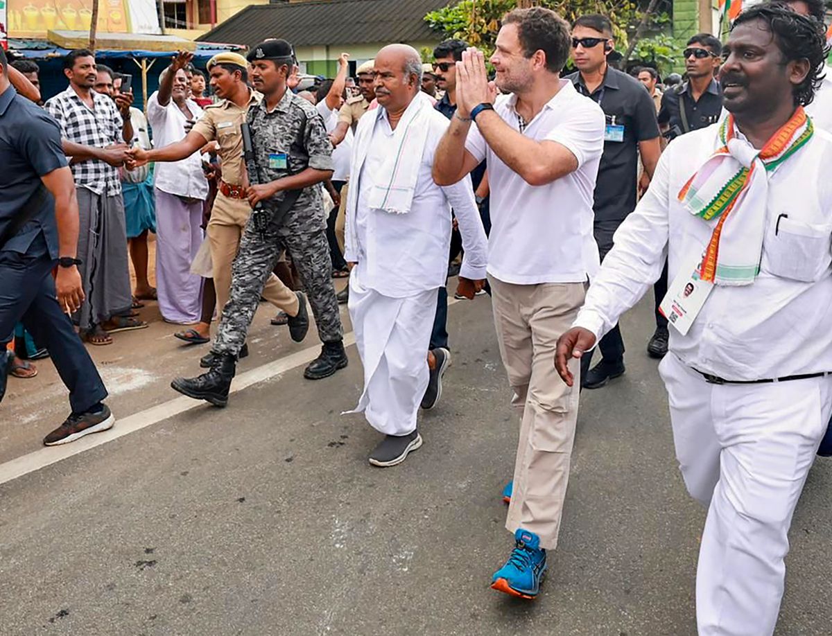 rahul-uniting-india-wearing-foreign-t-shirt-shah-rediff-india-news