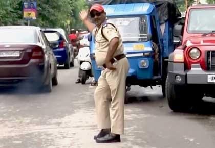 The Dancing Traffic Cop - Rediff.com India News