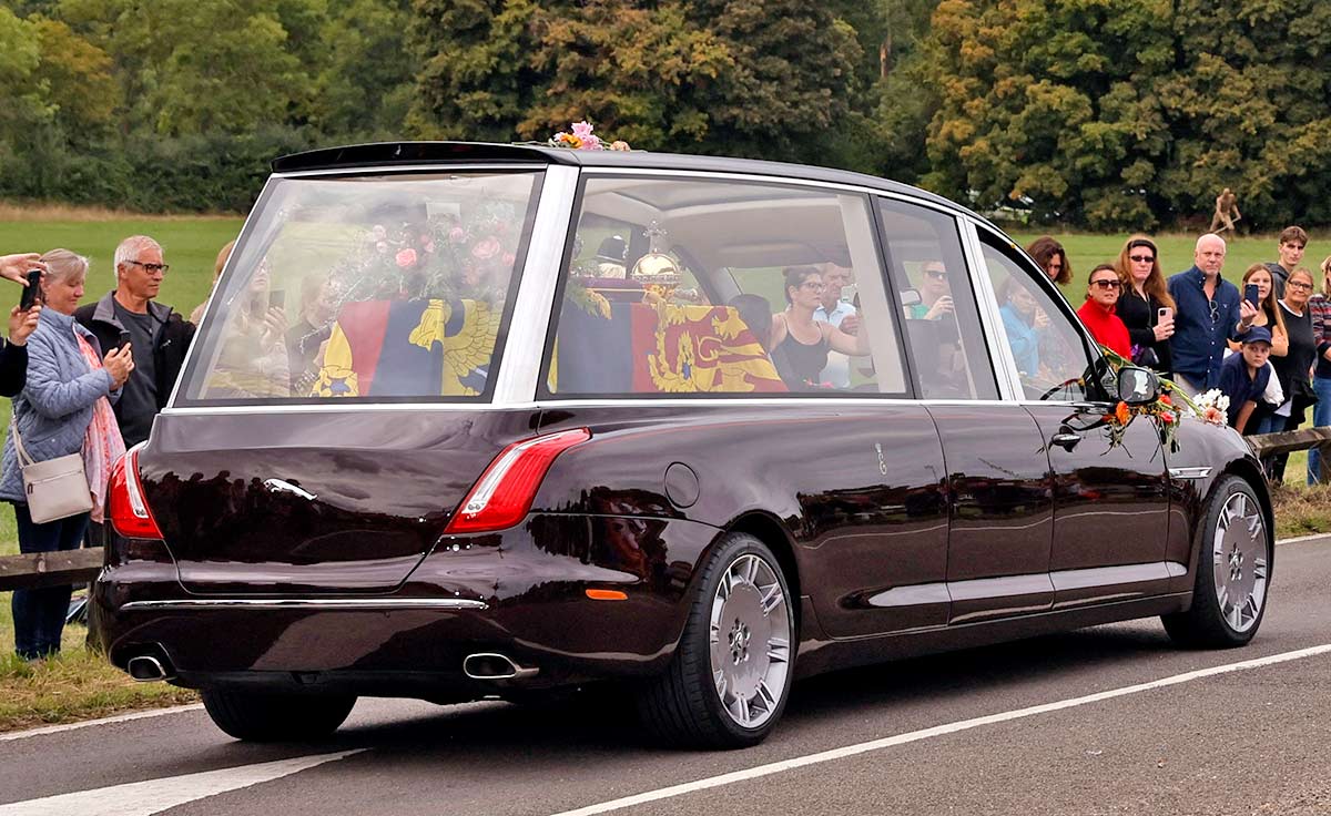 queen's hearse journey to windsor