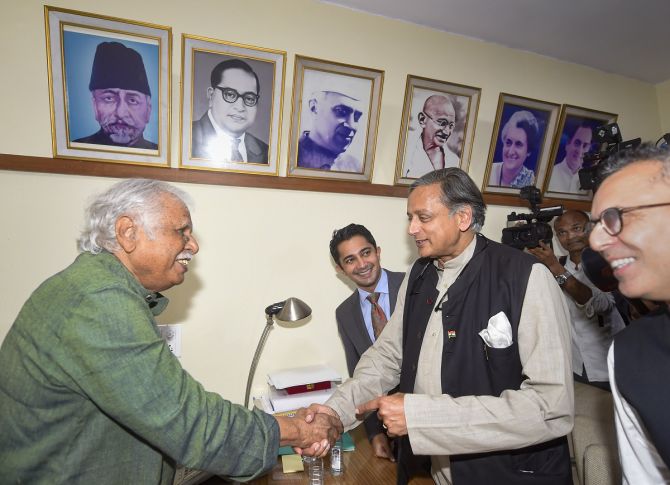 AICC President Elections : Tharoor Meets Mistry for Nomination Formalities, to Collect Forms on Sep 24 (rediff.com)
