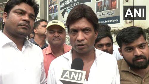 Actor-comedian Sunil Pal (middle)/File image