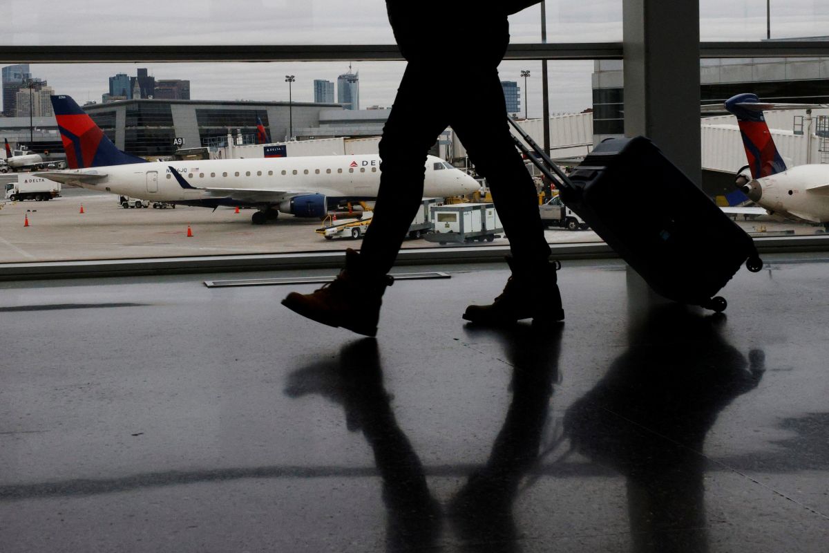 Indian-origin data analyst hit by bus at Boston airport, dies