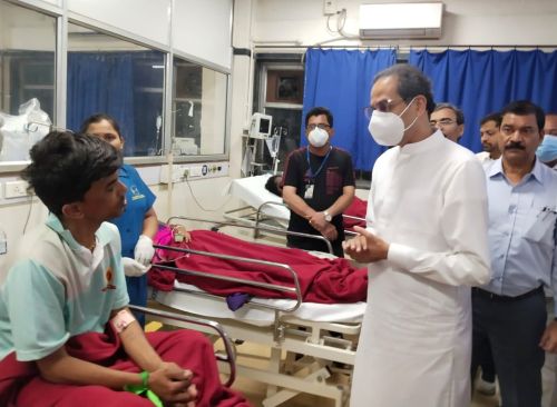 Uddhav visits hospital to take stock of the situation