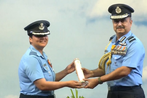 Wing Commander Deepika Misra (left) receiving Vayu Sena Medal from IAF chief Air Chief Marshal VR Chaudhari/ANI