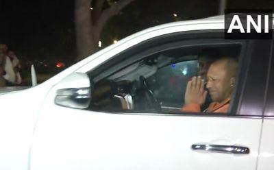 Yogi arrives at Nadda's home