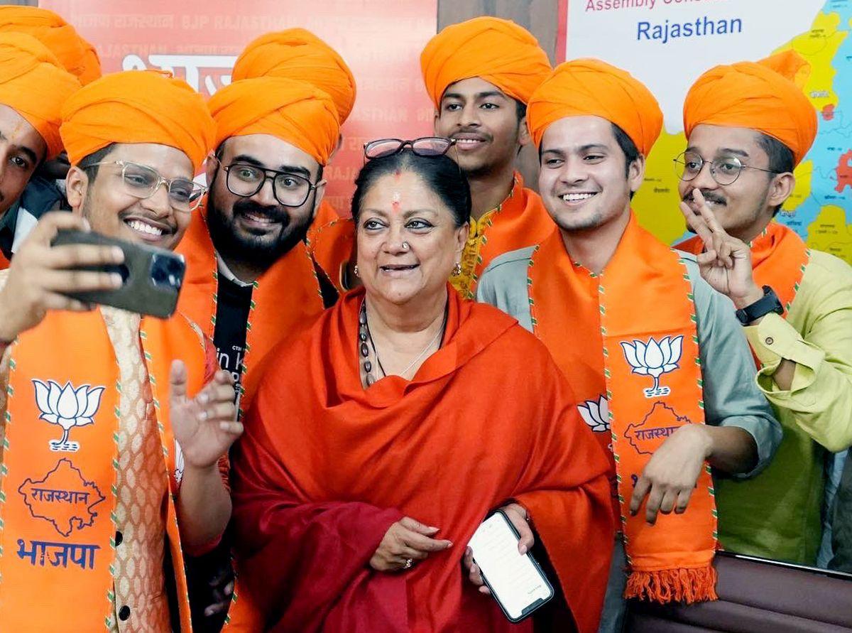 Nearly 10 Rajasthan BJP MLAs Meet Vasundhara Raje - Rediff.com India News