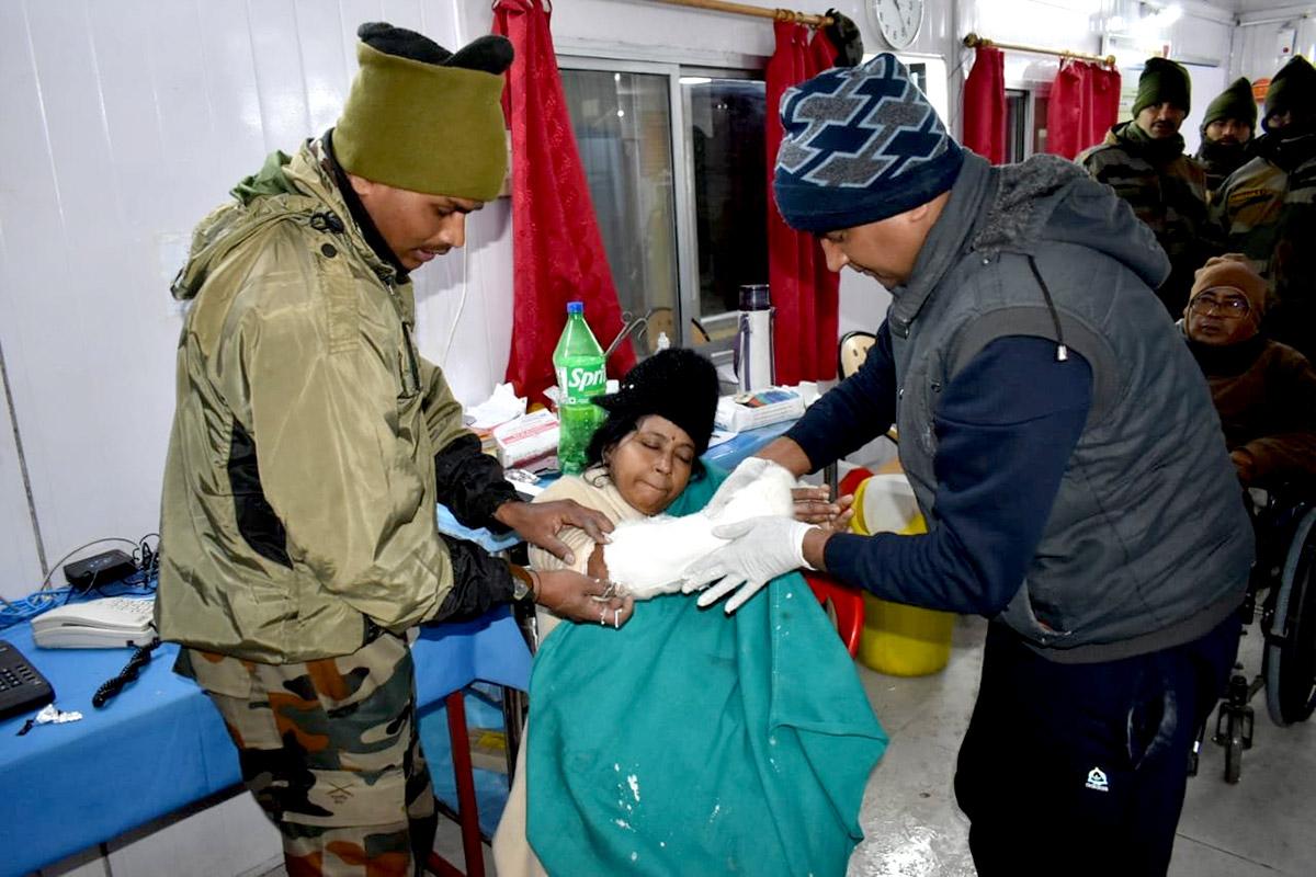 Indian Army To The Rescue! - Rediff.com India News