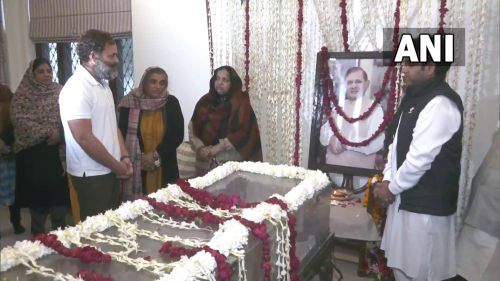 Rahul Gandhi pays his last respects to Sharad Yadav