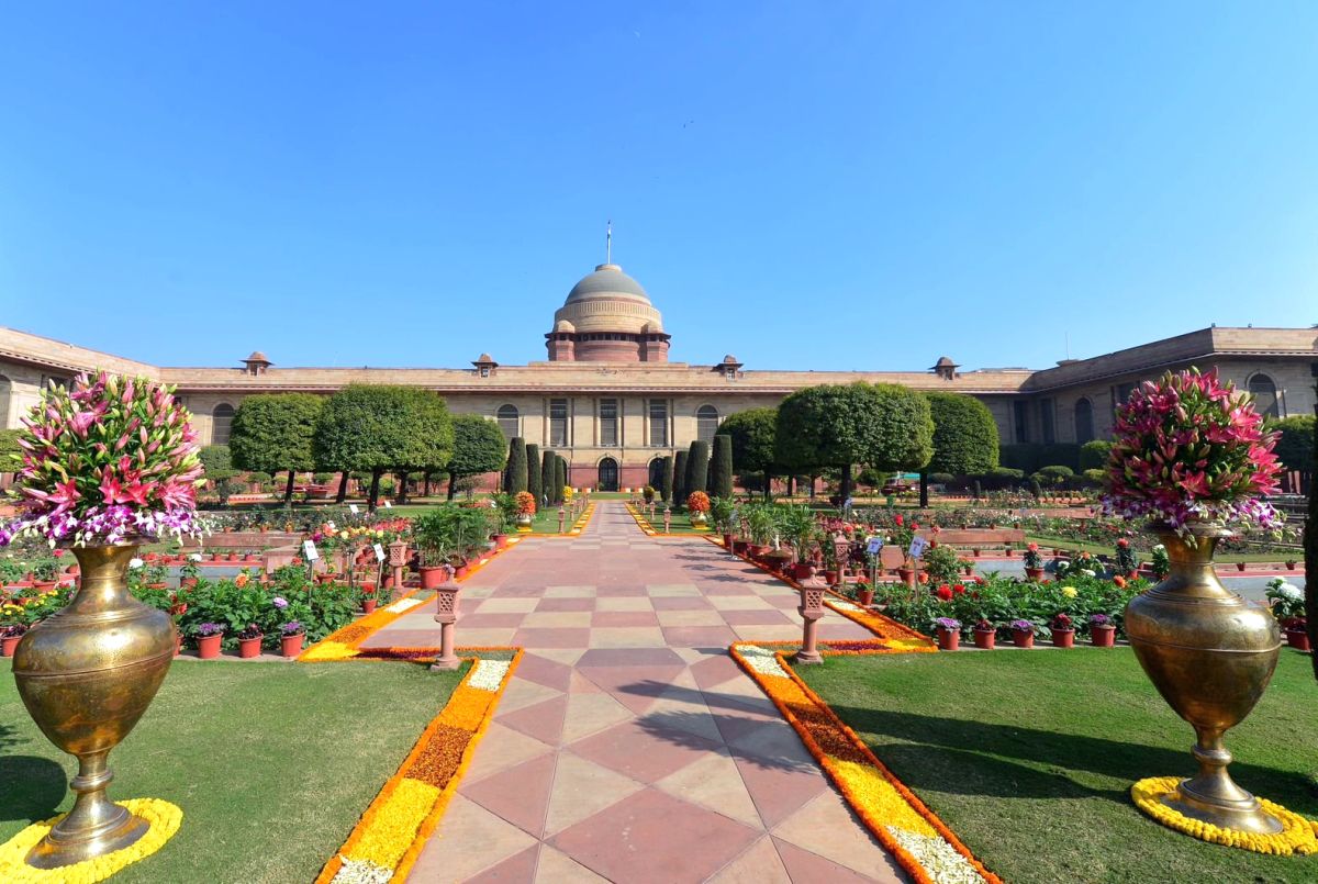 दिल्ली के मुगल गार्डन का नाम बदलकर सरकार ने 'अमृत उद्यान' किया - Government renames Delhi's Mughal Gardens as 'Amrit Udyan'