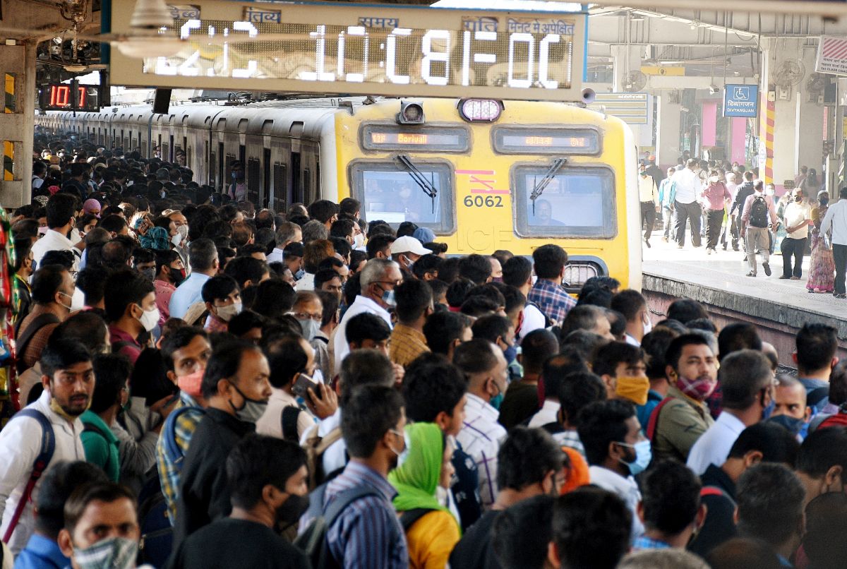 K Narayanan Unni No Word If Census Will Happen In 2024 Rediff Com   30crowded Railway Station 