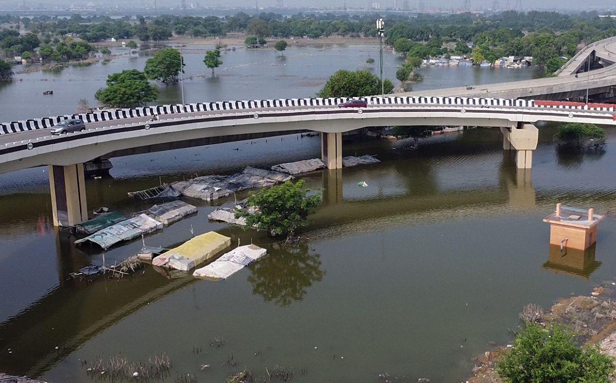 Yamuna Breaches Danger Mark Again; Floods Likely In Delhi - Rediff.com ...