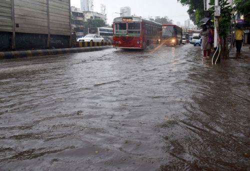 Incessant Rains In Mumbai Heavy Showers Predicted 3838