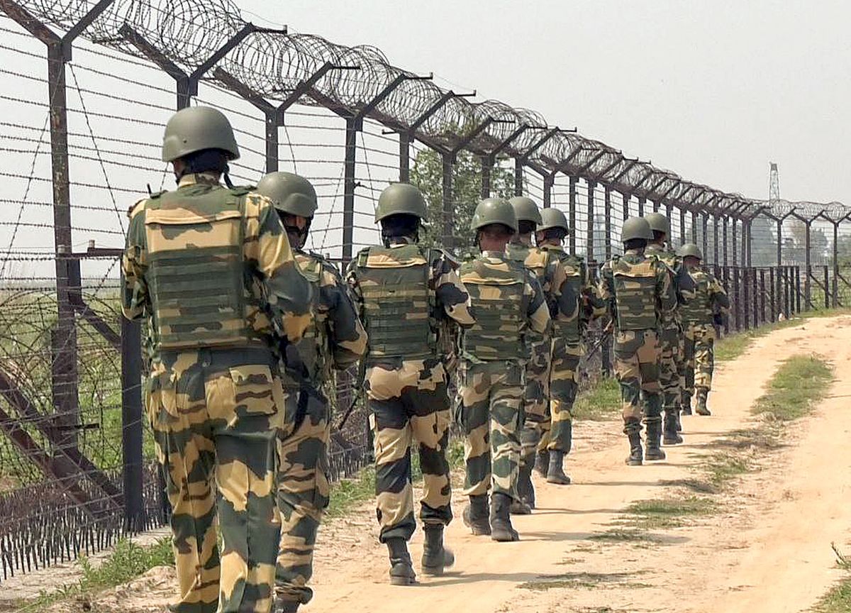 Central police to monitor Pak, Bangla border