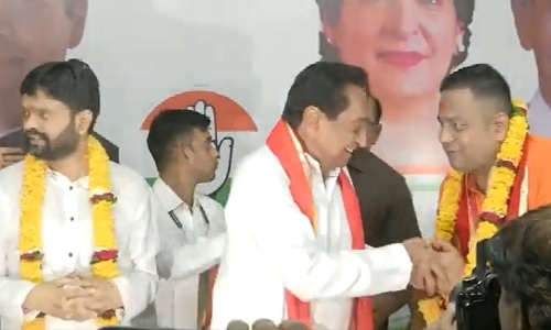 Bajrang Sena leaders join Congress in presence of state party chief Kamal Nath/ANI