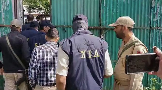 आतंकी फंडिंग मामले में जहूर अहमद की 17 संपत्तियां NIA ने की जब्त NIA attaches 17 properties of Zahoor Ahmed in terror funding case