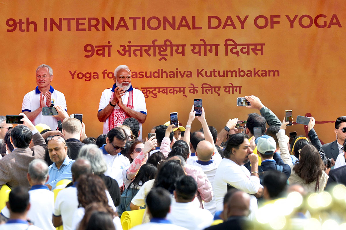 Pix: Modi does yoga at UN headquarters - Rediff.com