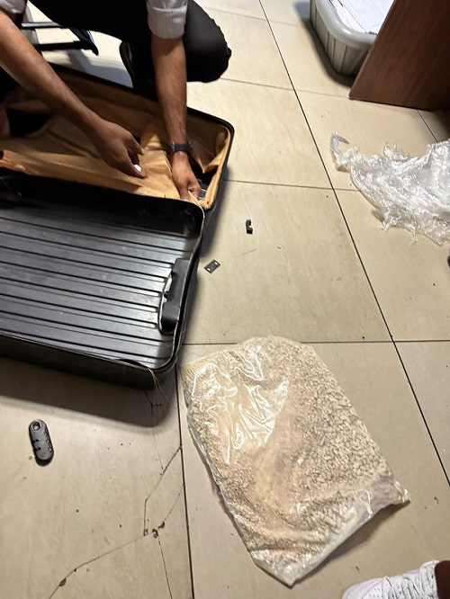 DRI seizes 7.6 kg of heroin from a passenger at Mumbai airport/ANI Photo