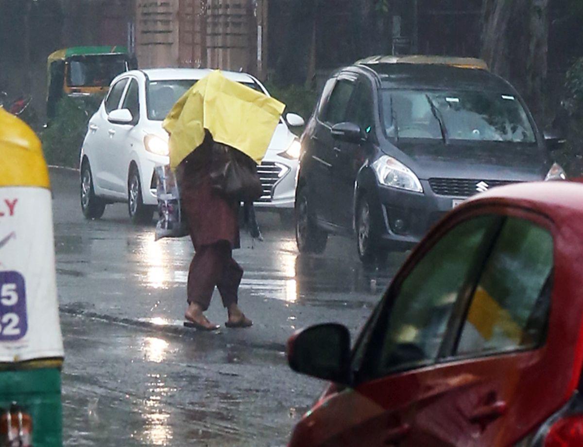 Rains Hailstorm Hit Parts Of Delhi Imd Predicts More Trendradars India 3644