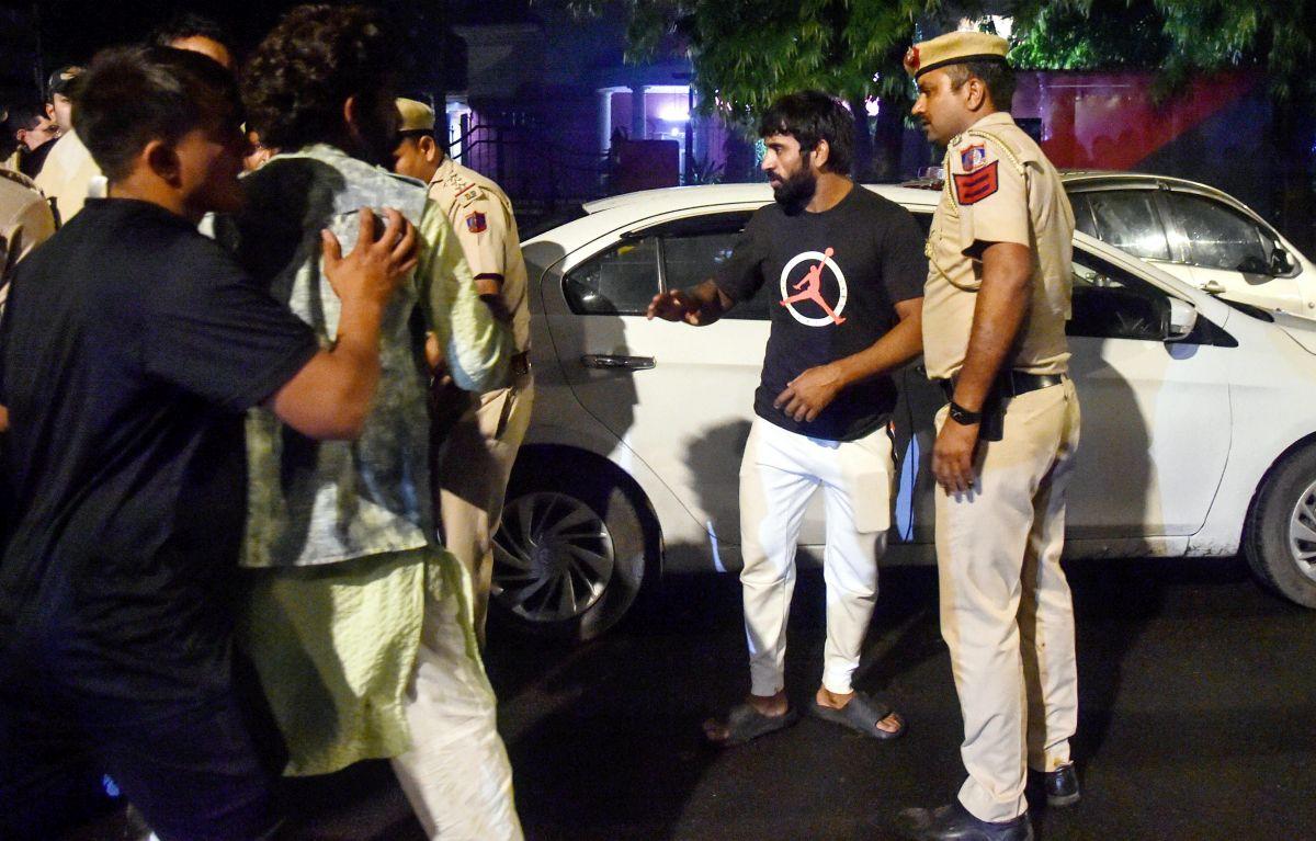 Protesting wrestlers injured in scuffle with police