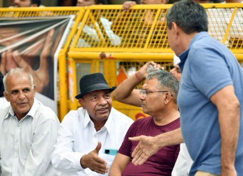 Dronacharya awardee Mahavir Phogat stood in support of the protesting wrestlers, including Vinesh Phogat,  last year. He had threatened to return his medals if justice is not delivered, demanding the arrest of WFI chief Brij Bhushan Sharan Singh
