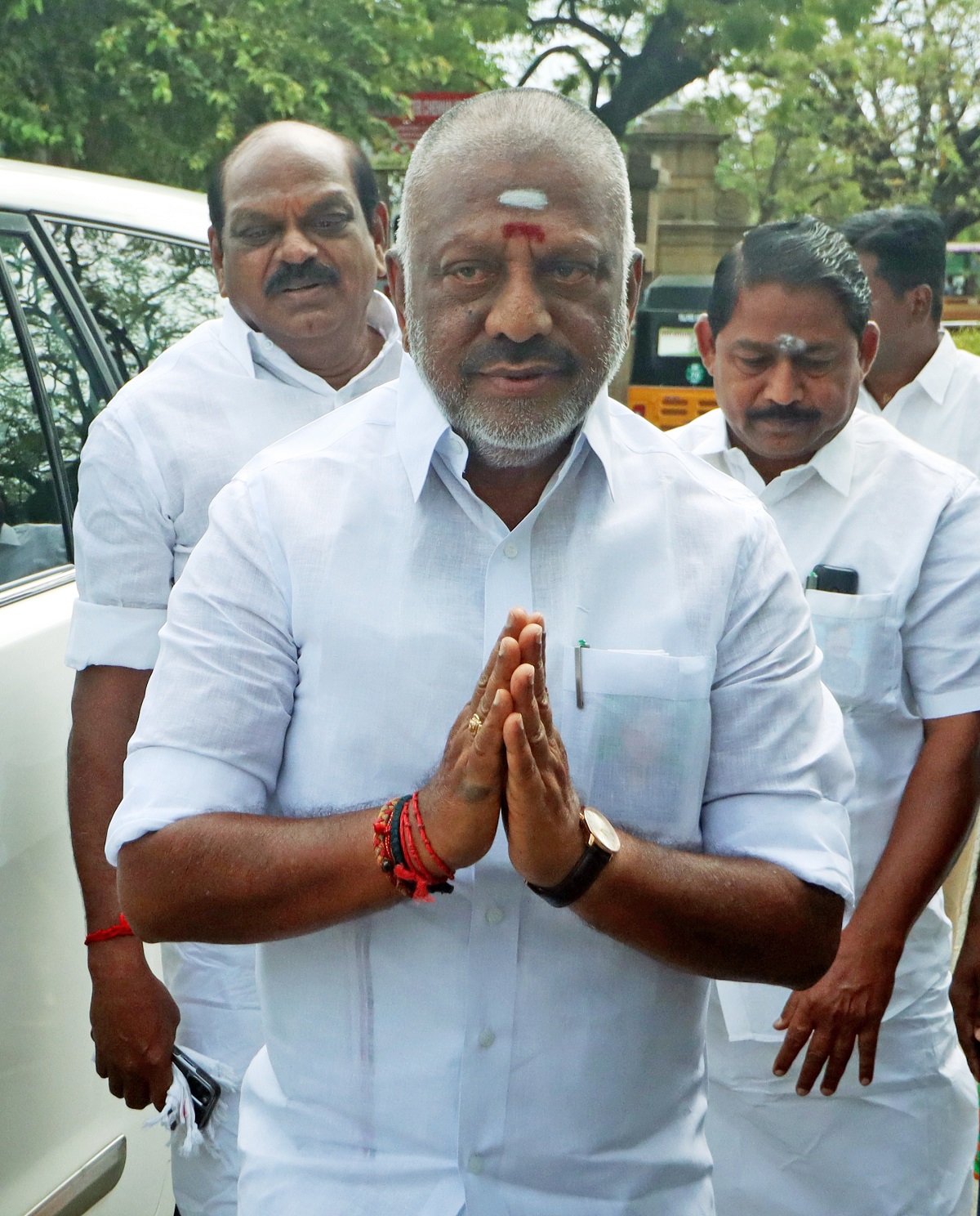 Setback for OPS as HC backs AIADMK meeting
