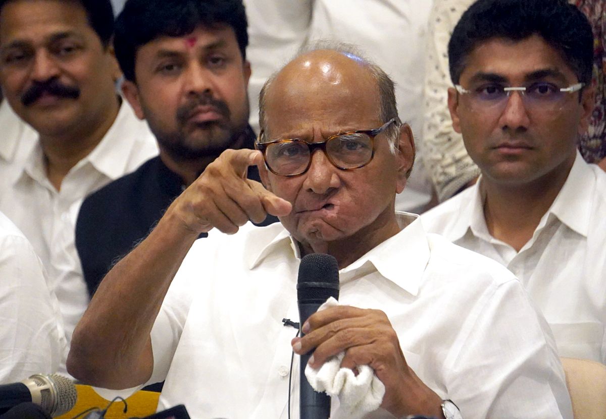 NCP meets Mumbai top cop over 'death threat' to Pawar