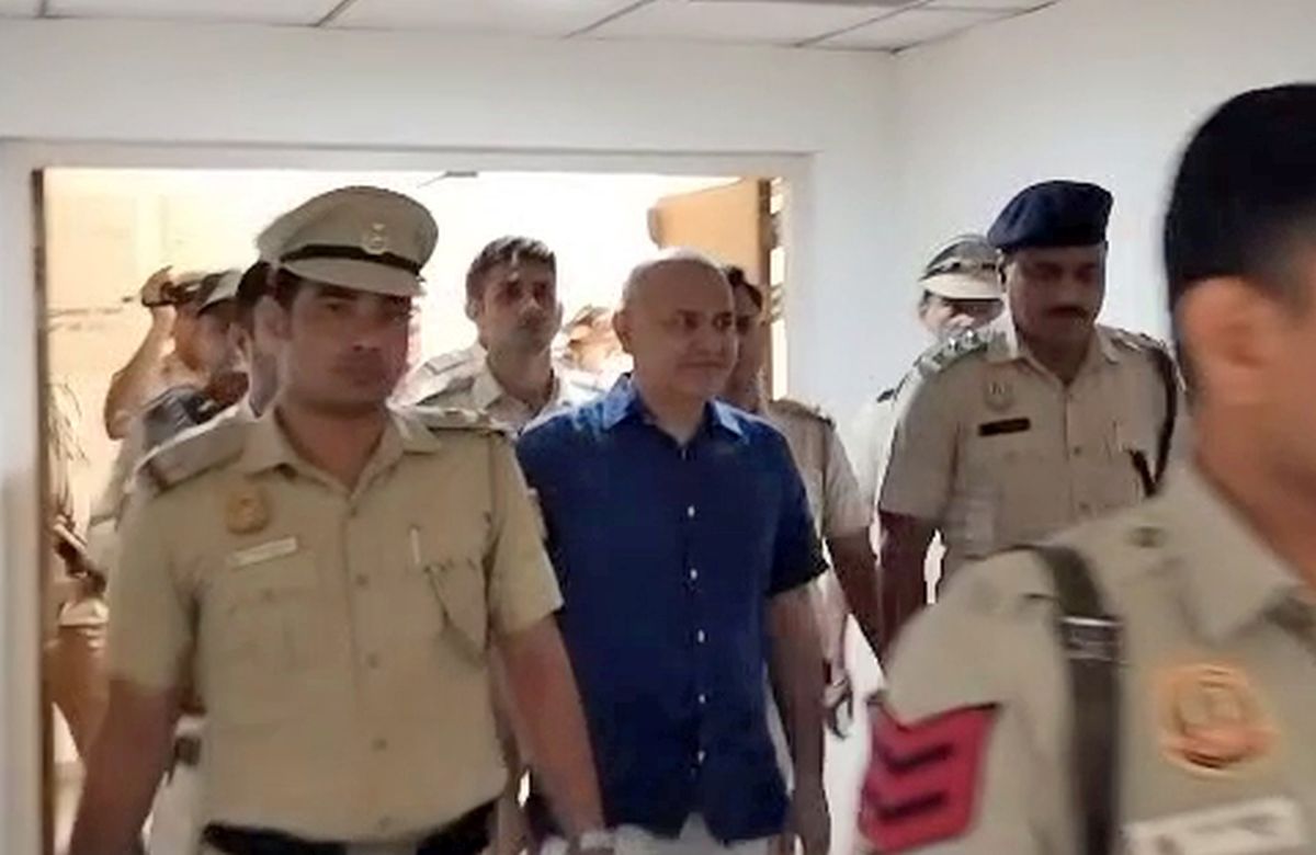 AAP alleges misbehaviour by cop as Sisodia denied bail - Rediff.com