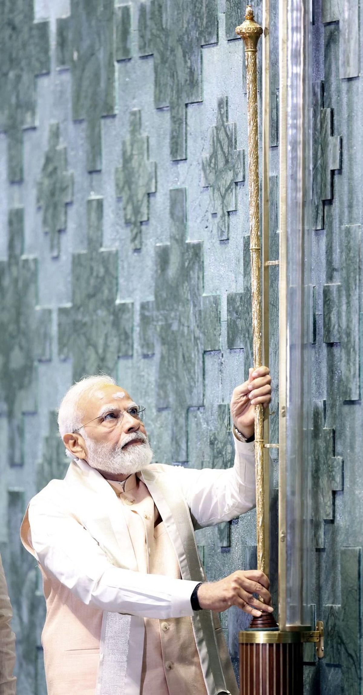 Modi installs the Sengol