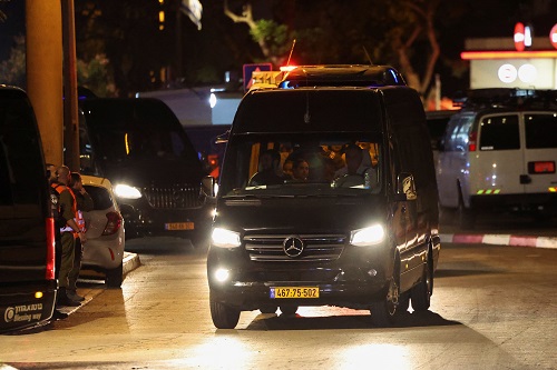 A vehicle carrying hostages released by Hamas arrives at Sheba Medical Center, in Ramat Gan, Israel/Ronen Zvulun/Reuters