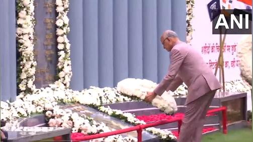 Maharashtra Governor Ramesh Bais pays tributes to martyrs in Mumbai./ANI