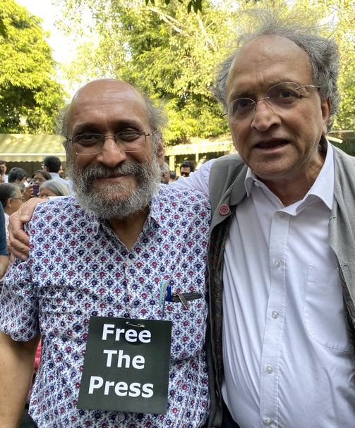 Historian Ramachandra Guha tweets this image writing, My friend Paranjoy Guha Thakurta, indomitable as ever. ⁦