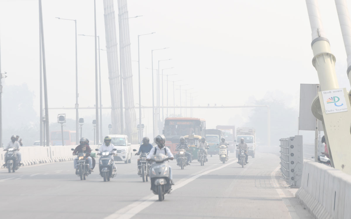 Delhi's air quality remains 'very poor', AQI at 306