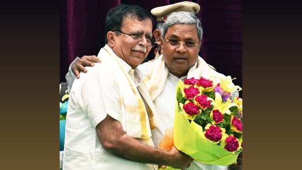 Karnataka cooperation minister K N Rajanna (left) with CM Siddaramaiah