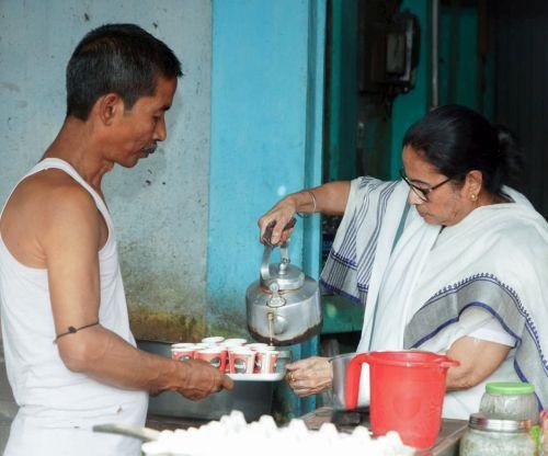 Mamata Banerjee makes tea at a chai stall