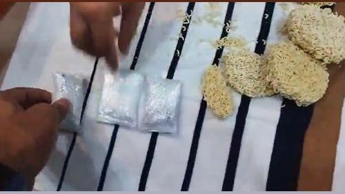 The diamond packets inside the noodle packet