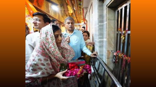 Sunita Kejriwal at a Hanuman temple