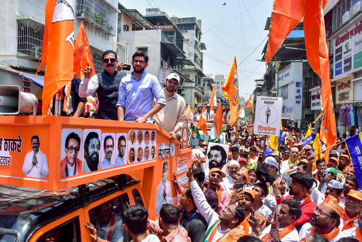 Aaditya Thackeray holds a roadshow