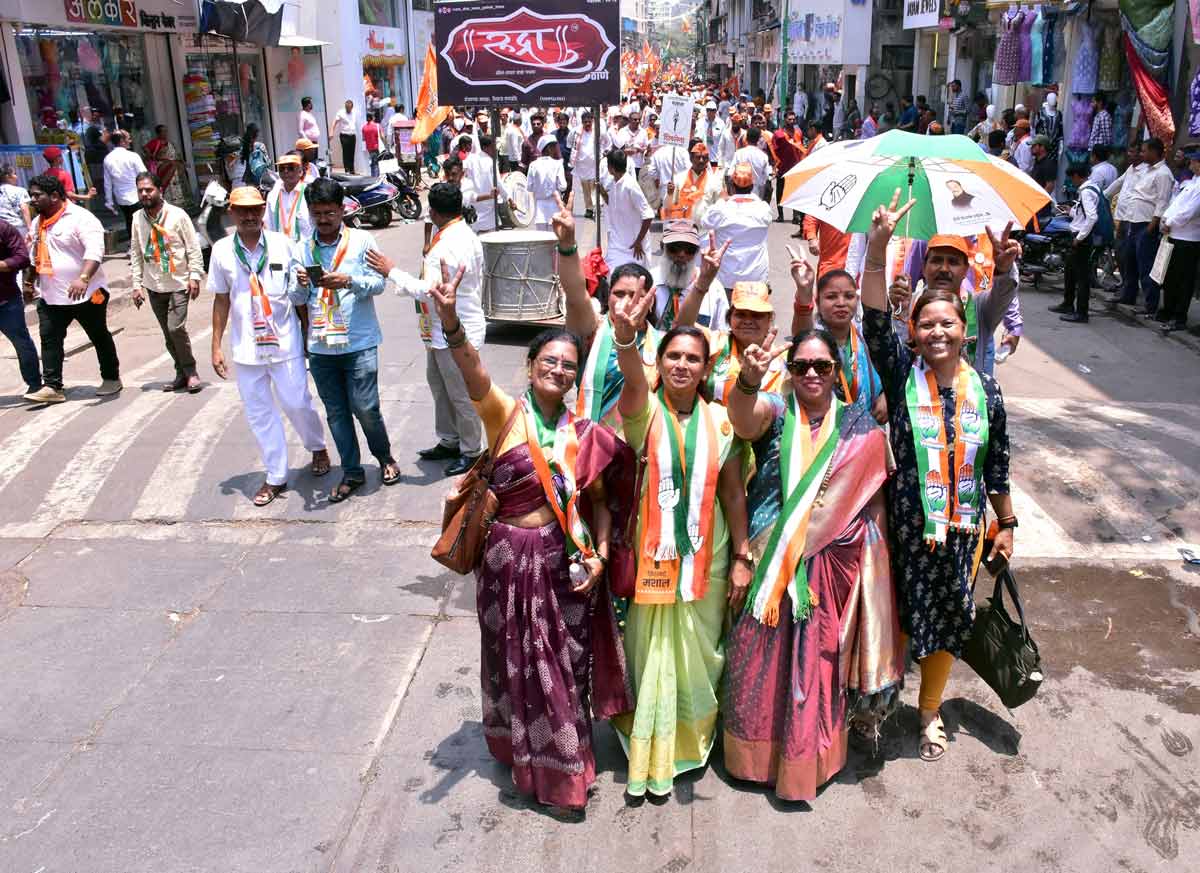 Aaditya Thackeray holds a roadshow