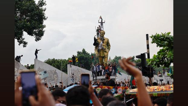 Pic: Mohammad Ponir Hossain/Reuters