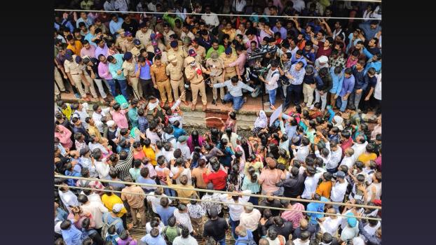Protests at Badlapur station in August