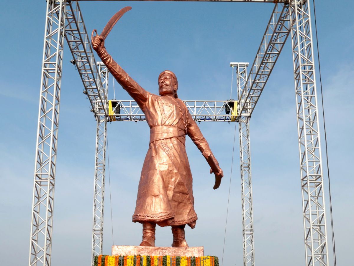 Maha govt promises bigger, better Shivaji statue