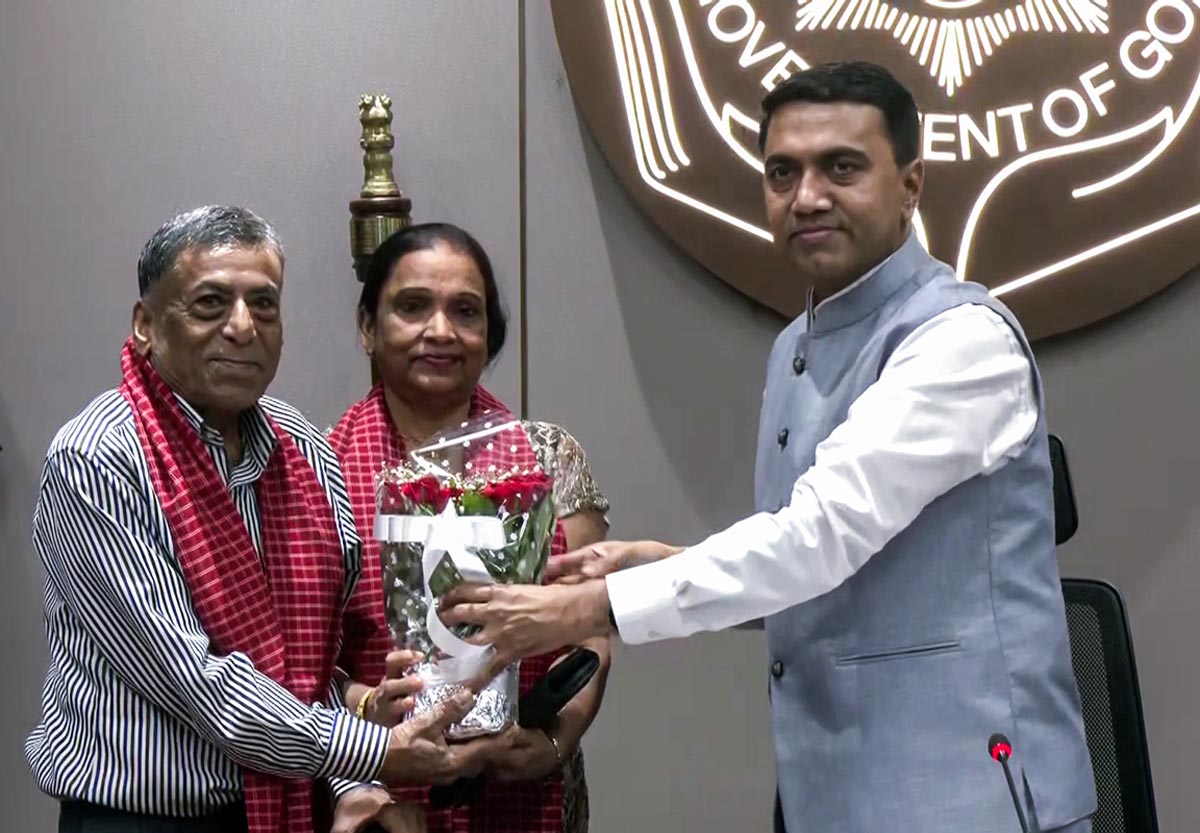 Goa Chief Minister Pramod Sawant hand over citizenship certificate to Joseph Pereira