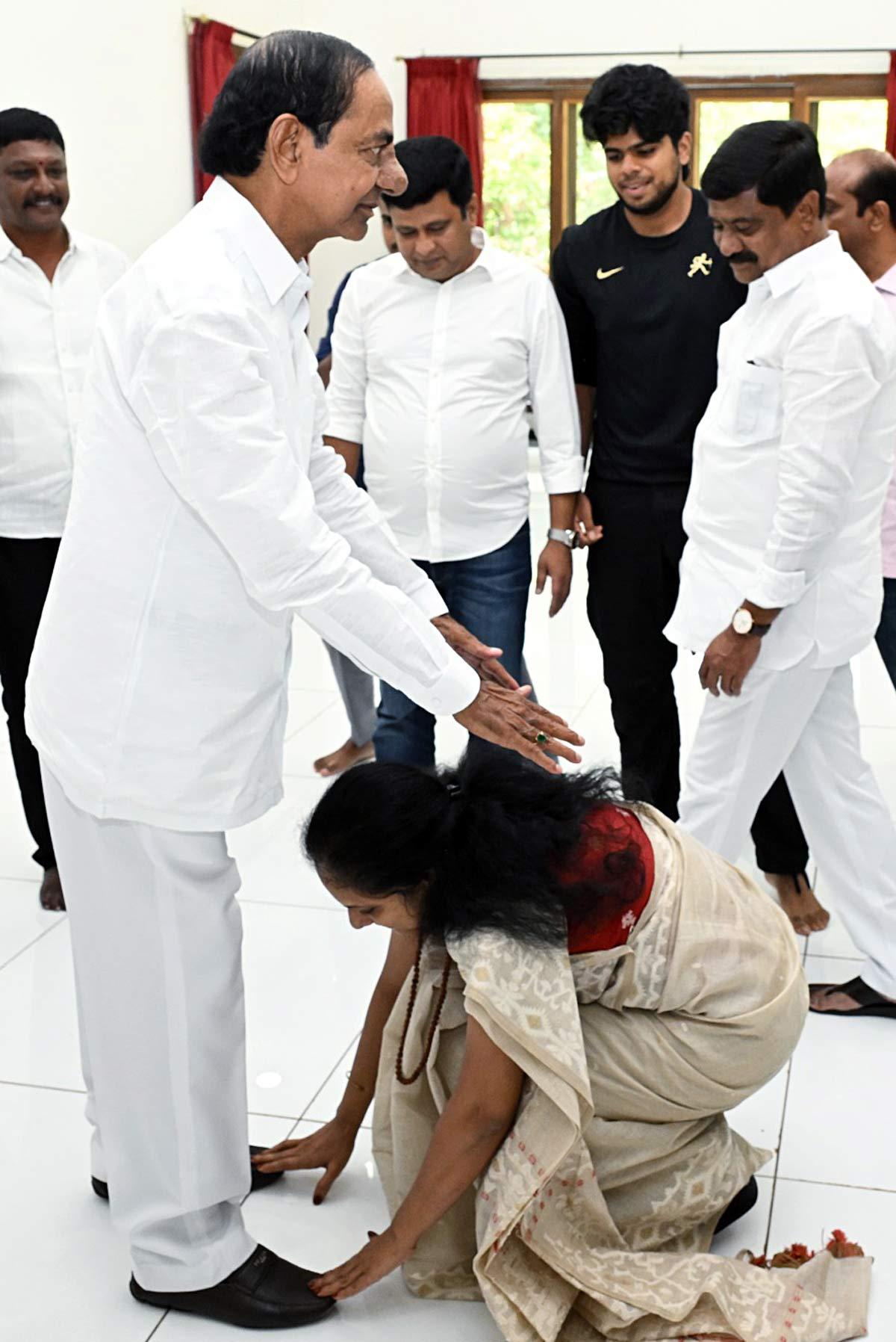 Former Telangana CM and Bharat Rashtra Samithi (BRS) Chief K Chandrashekar Rao with his daughter and party MLC Kavitha