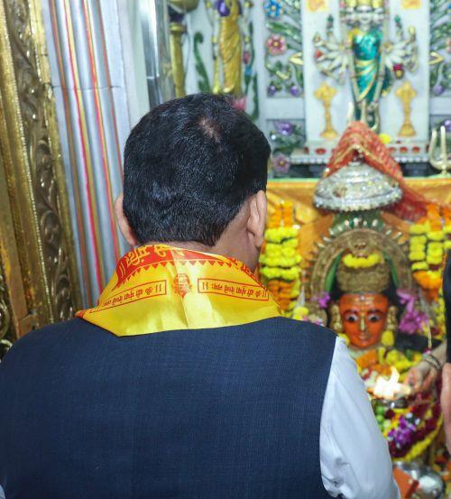 Devendra Fadnavis at the Mumbadevi temple