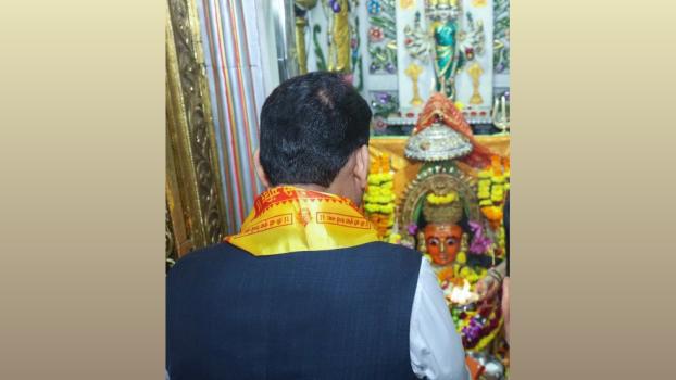 Devendra Fadnavis at the Mumbadevi temple