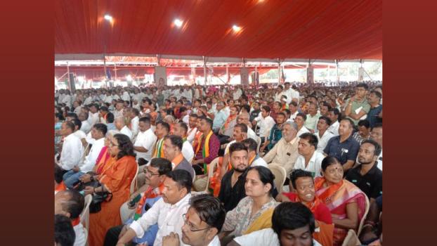 Huge, huge crowds at the venue. Pic: Satish Bodas