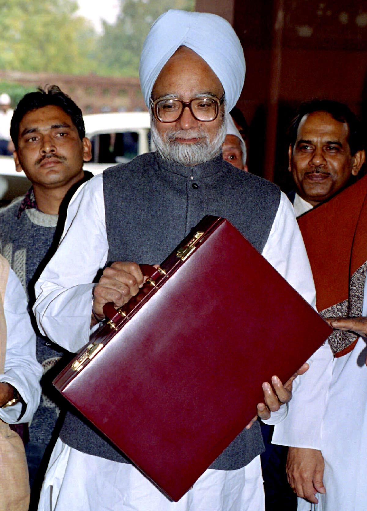 Finance Minister Manmohan Singh arrives at Parliament March 15, 1996 to present India's 1995-1996 Budget width=