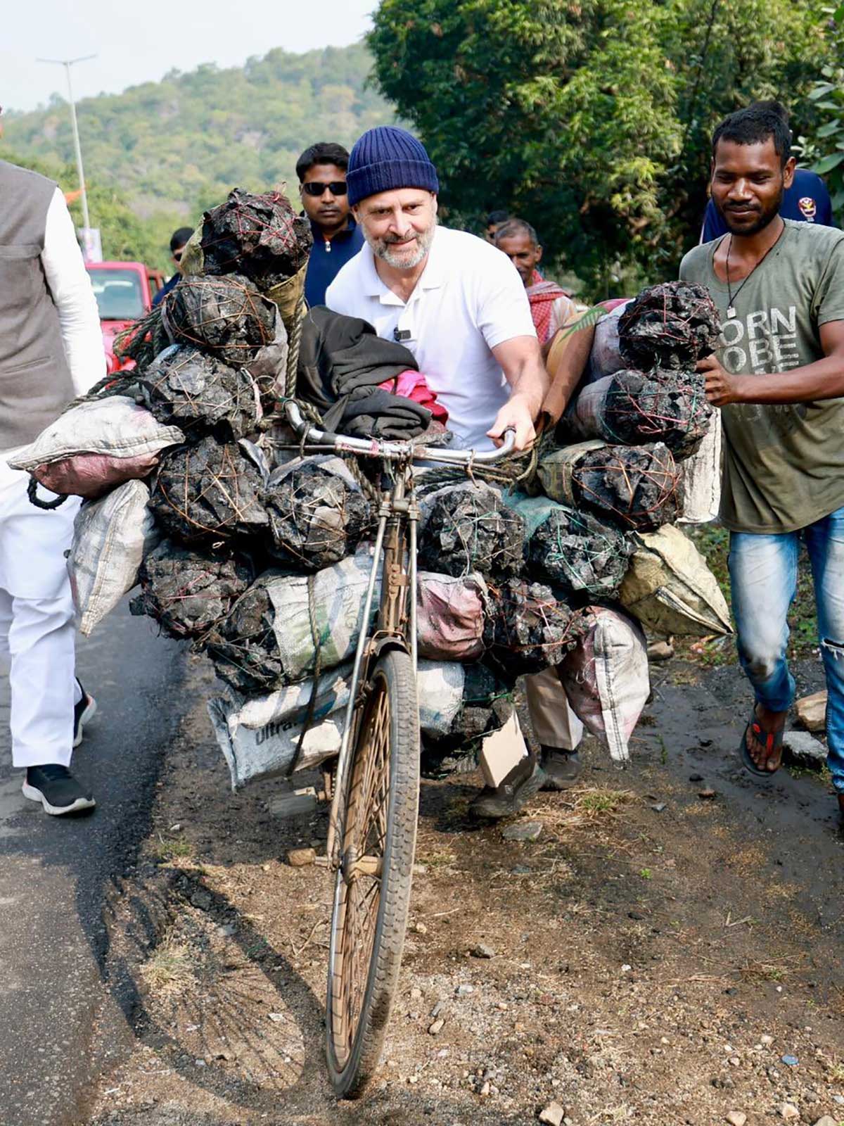 Rahul Gandhi with coal carriers